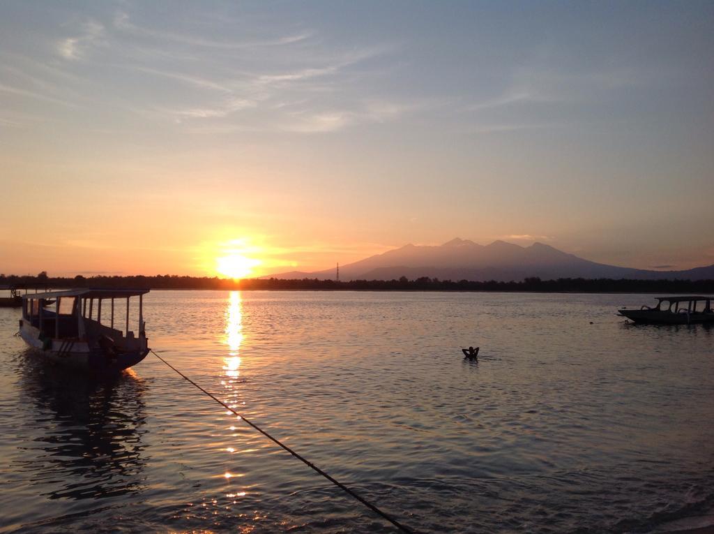 Three Little Birds Homestay กีลีตราวางัน ภายนอก รูปภาพ