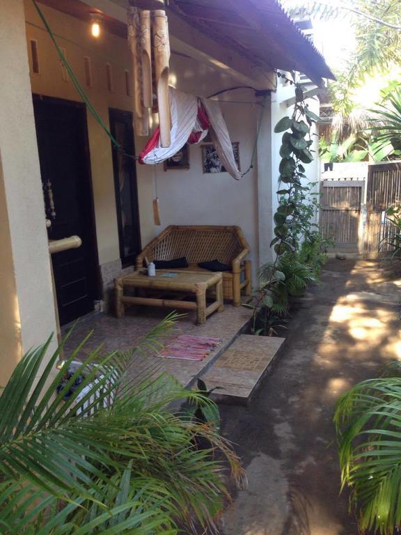 Three Little Birds Homestay กีลีตราวางัน ภายนอก รูปภาพ