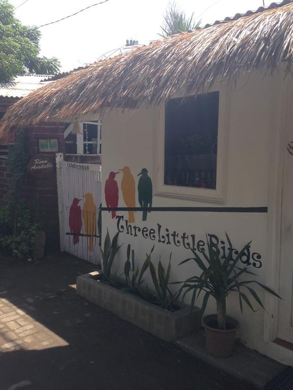 Three Little Birds Homestay กีลีตราวางัน ภายนอก รูปภาพ