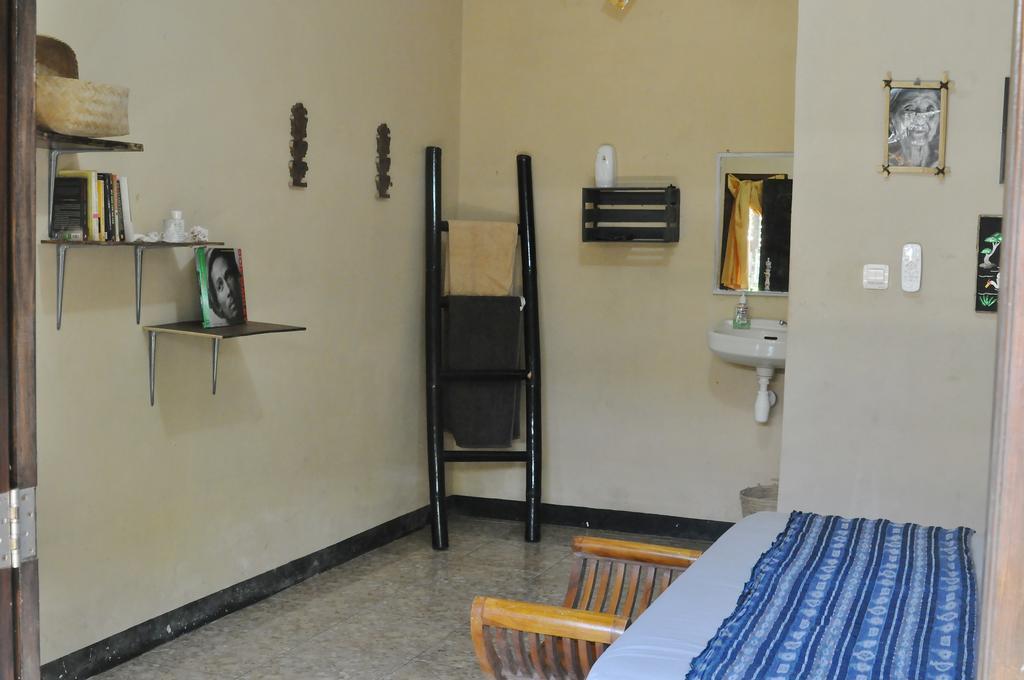 Three Little Birds Homestay กีลีตราวางัน ภายนอก รูปภาพ