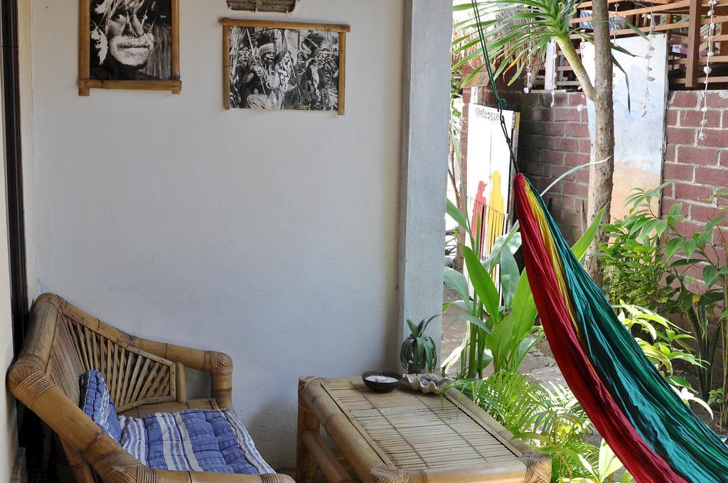 Three Little Birds Homestay กีลีตราวางัน ภายนอก รูปภาพ