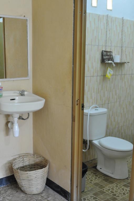 Three Little Birds Homestay กีลีตราวางัน ภายนอก รูปภาพ