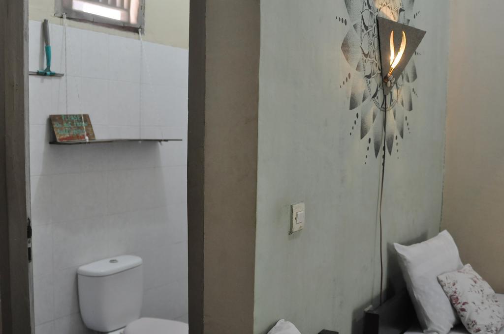 Three Little Birds Homestay กีลีตราวางัน ภายนอก รูปภาพ