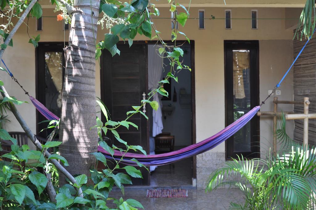 Three Little Birds Homestay กีลีตราวางัน ภายนอก รูปภาพ
