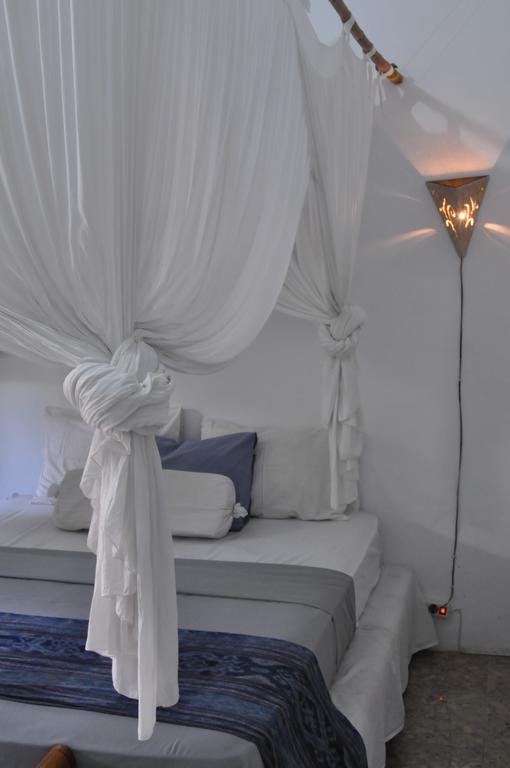Three Little Birds Homestay กีลีตราวางัน ภายนอก รูปภาพ