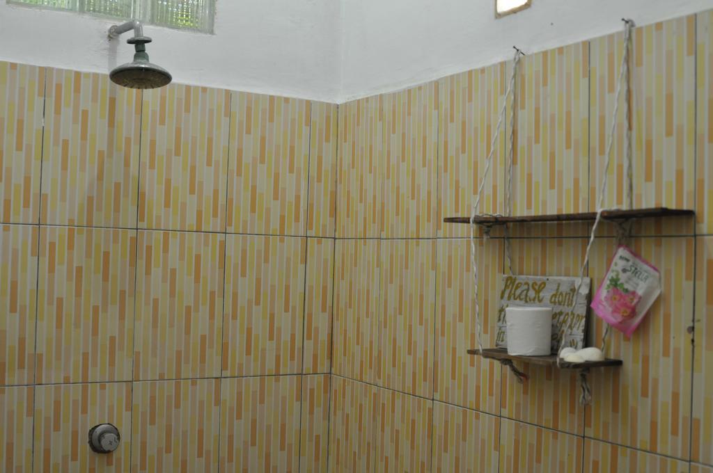 Three Little Birds Homestay กีลีตราวางัน ภายนอก รูปภาพ