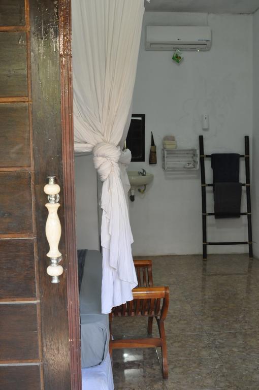 Three Little Birds Homestay กีลีตราวางัน ภายนอก รูปภาพ