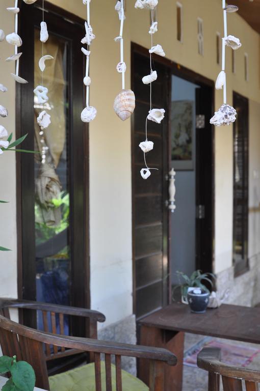 Three Little Birds Homestay กีลีตราวางัน ภายนอก รูปภาพ