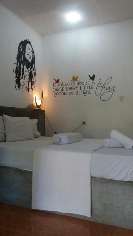Three Little Birds Homestay กีลีตราวางัน ภายนอก รูปภาพ