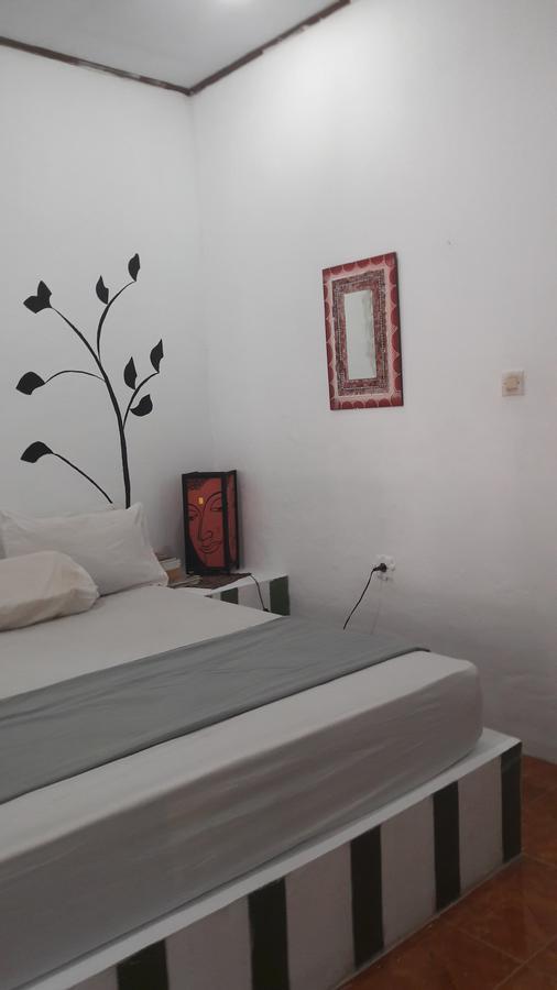 Three Little Birds Homestay กีลีตราวางัน ภายนอก รูปภาพ