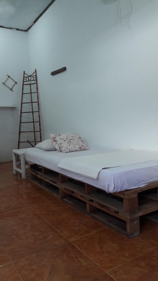 Three Little Birds Homestay กีลีตราวางัน ภายนอก รูปภาพ
